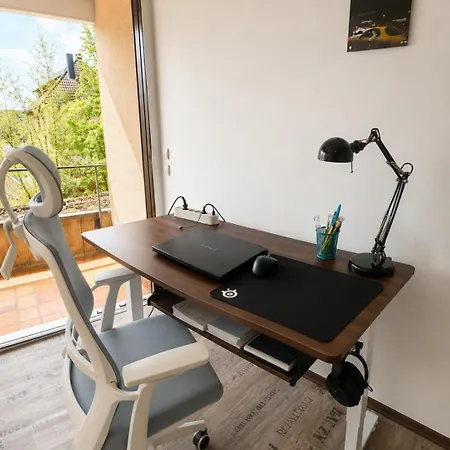 Apartment Balkon Parkplatz Arbeitsplatz *